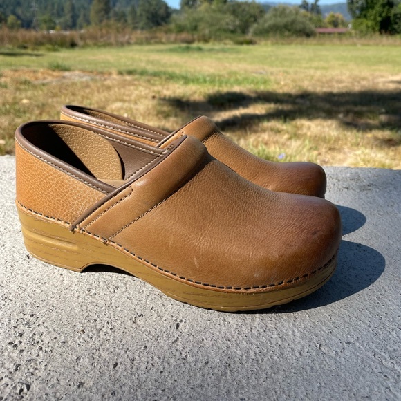 Dansko Shoes - Size 40 Honey Tan Dansko Clog